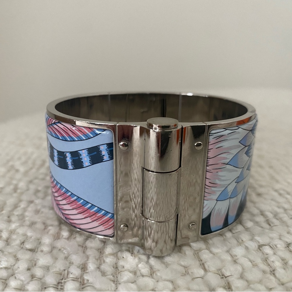 Hermes Hinged printed bracelet with enamel motif "Savana Dance.